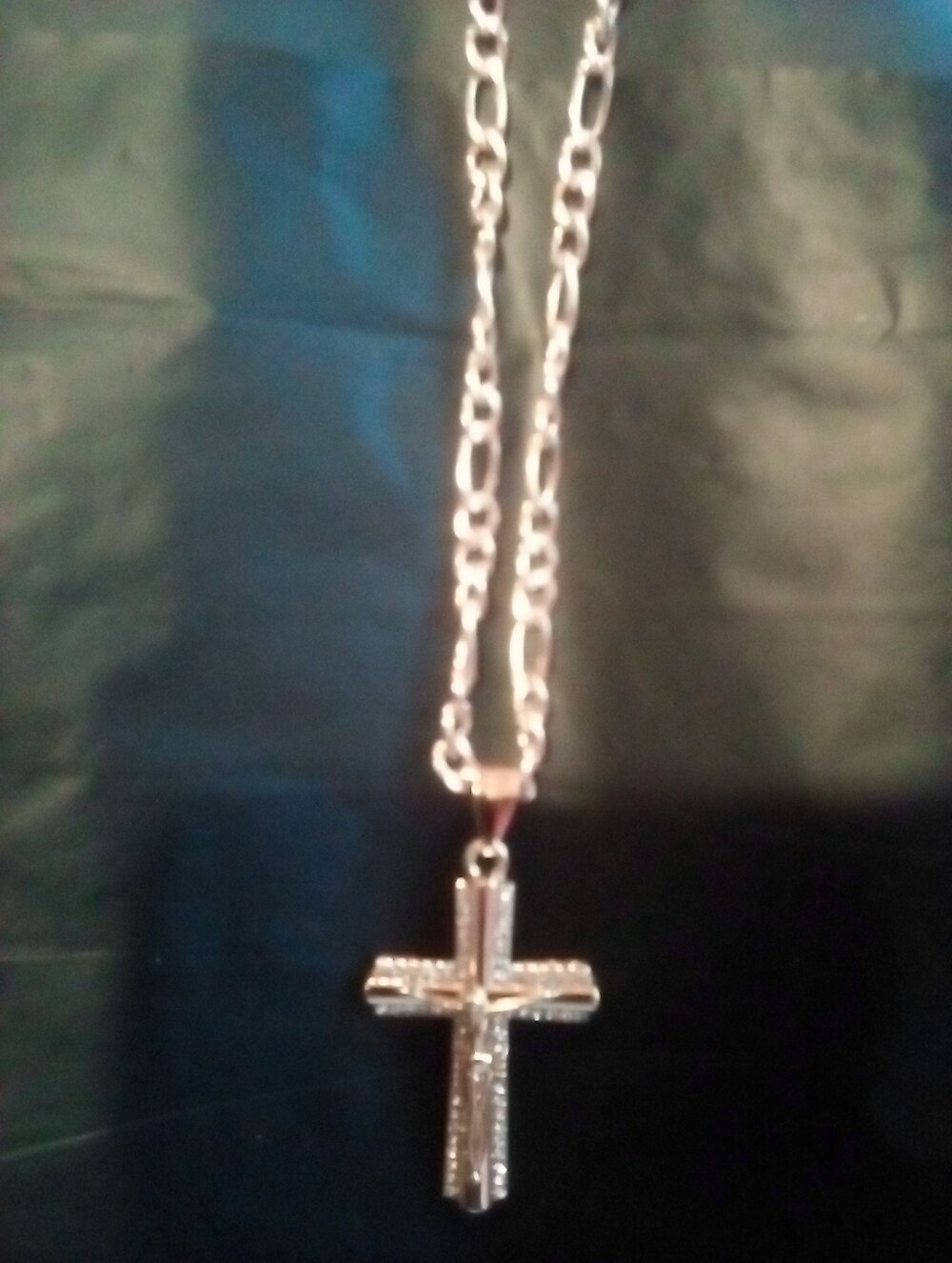 Gold Cross Pendant Necklace - Elegant Women's Jewelry